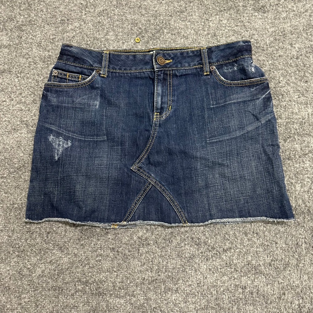 Gap Denim Mini Skirt Womens Size 10 Dark Wash Raw Hem Distressed Cotton Casual
